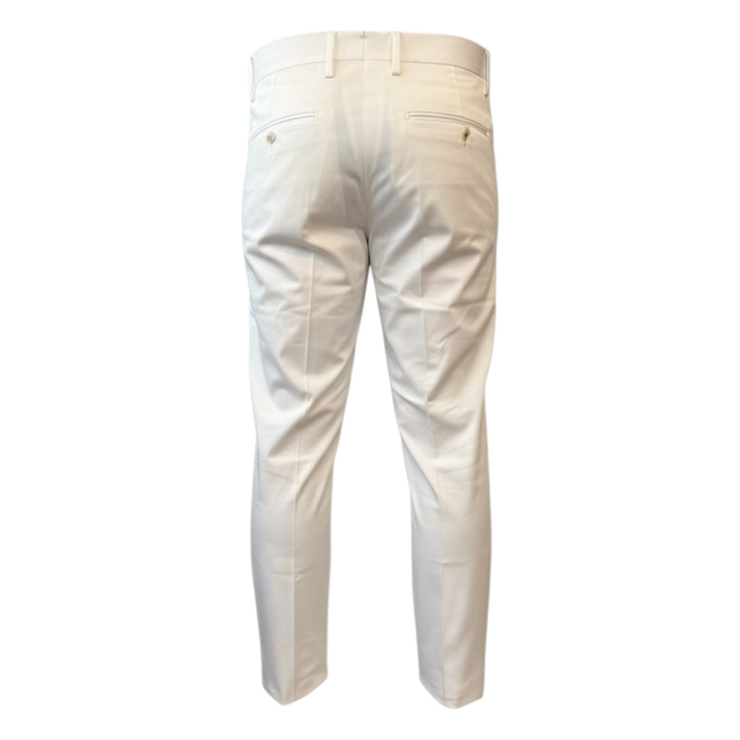 Pantalones cortos slim con bolsillos estilo americano en color blanco roto