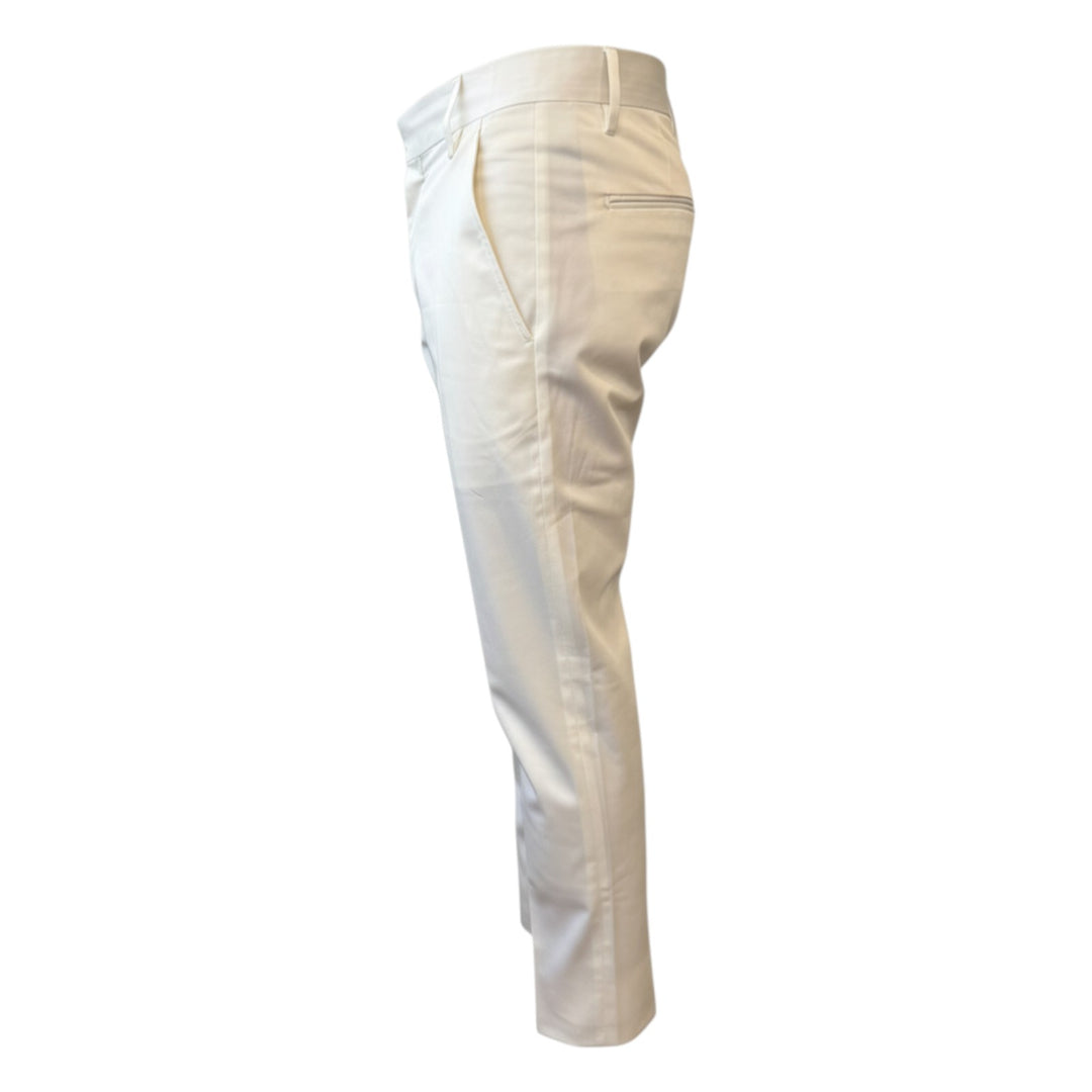 Pantalones cortos slim con bolsillos estilo americano en color blanco roto